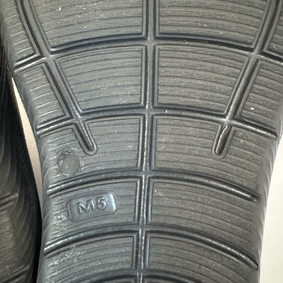 Under Armour Kids Black Slide Sandals with White Logo - Picture 4 of 4